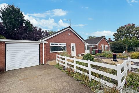 Lower Southfield, Westhoughton, BL5 2 bed bungalow for sale