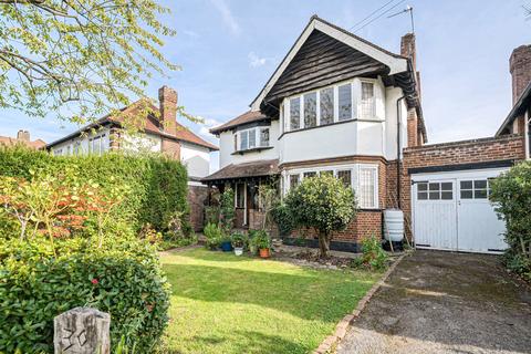 Hinchley Drive, Esher, KT10 4 bed detached house for sale