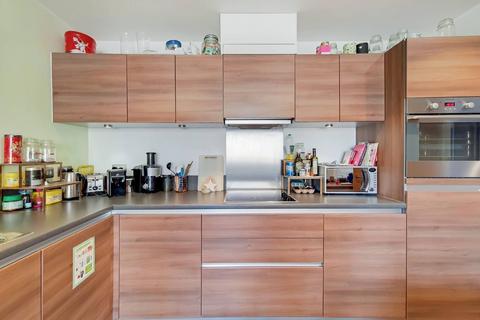 Barking Road, Canning Town, London, E16 2 bed flat for sale