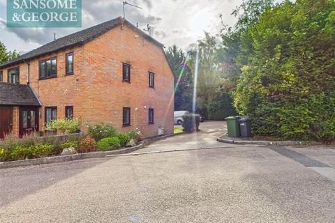 Poppy Field, Lychpit, Basingstoke... Studio for sale