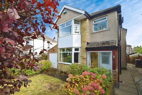 Wimborne Drive, Bradford BD15 3 bed detached house for sale