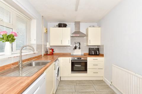 Sutherland Close, Hythe, Kent 2 bed maisonette for sale