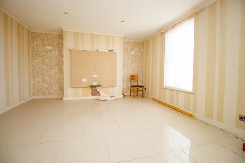 West Avenue, Filey YO14 3 bed flat for sale