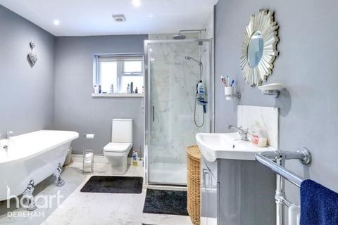 Three Post Road, Watton 3 bed detached bungalow for sale