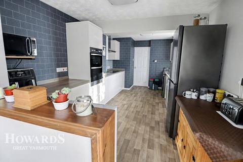 The Paddock, Hemsby 3 bed semi