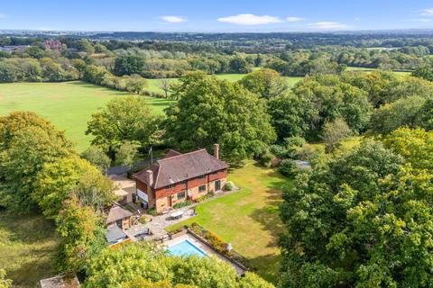 Bashurst Hill, Itchingfield, RH13 4 bed detached house for sale