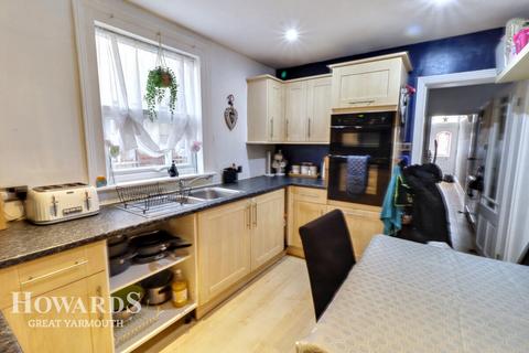 Hammond Road, Great Yarmouth 3 bed terraced house for sale