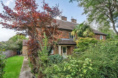Nethern Court Road, Woldingham, CR3 2 bed maisonette for sale