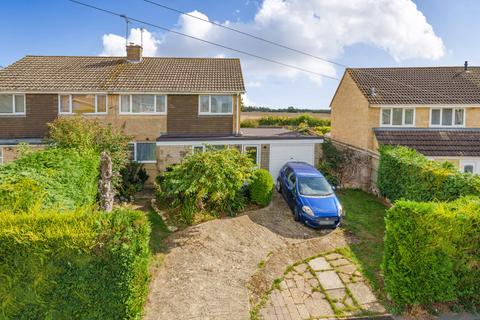 Aldsworth Close, Fairford... 3 bed semi