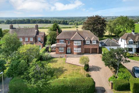 78 Burton Road, Repton Derbyshire... 4 bed detached house for sale
