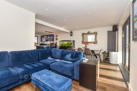 Maidstone Road, Marden, Kent 3 bed semi