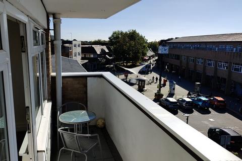 Crockhamwell Road, Woodley, Berkshire 2 bed apartment for sale