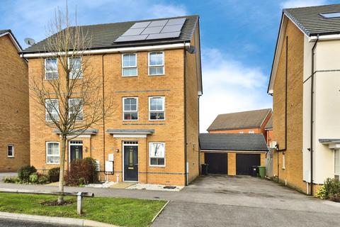 John Liddell Way, Basingstoke RG21 3 bed semi