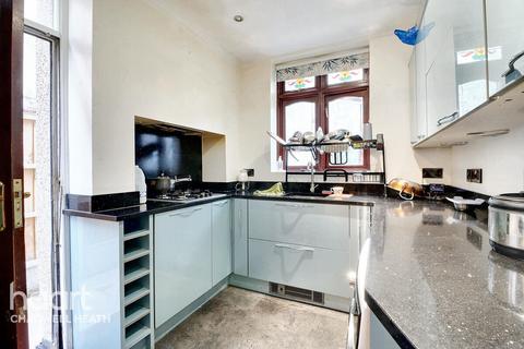 Pemberton Gardens, Romford 3 bed end of terrace house for sale