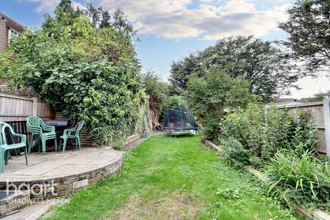 Pemberton Gardens, Romford 3 bed end of terrace house for sale