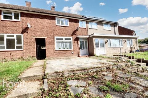 Swindon Lane, Harold Hill 2 bed terraced house for sale