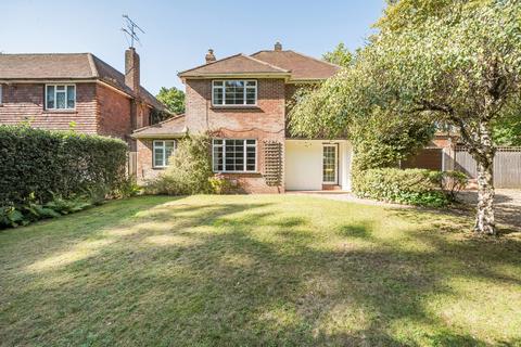 Avenue Road, Farnborough, GU14 3 bed detached house for sale