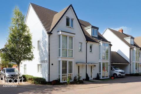 Sir John Killick Road, Ashford 4 bed semi