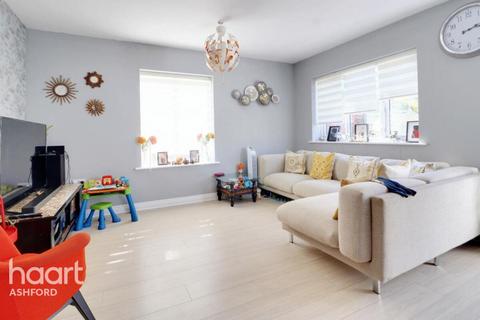 Sir John Killick Road, Ashford 4 bed semi