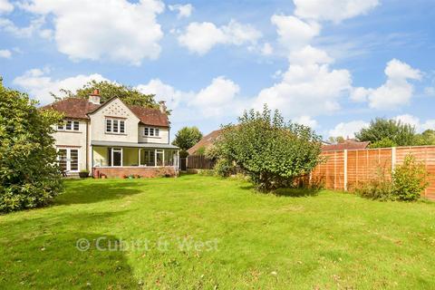Balcombe Gardens, Horley, Surrey 3 bed detached house for sale