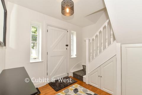 Balcombe Gardens, Horley RH6 3 bed detached house for sale