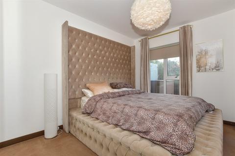Rosalind Drive, Maidstone, Kent 2 bed ground floor flat for sale