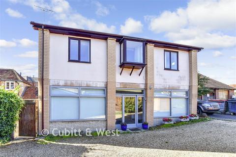 Bowen Lane, Petersfield, Hampshire 1 bed maisonette for sale