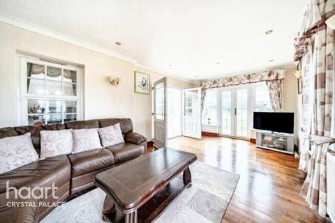 Dickenswood Close, London 4 bed detached house for sale