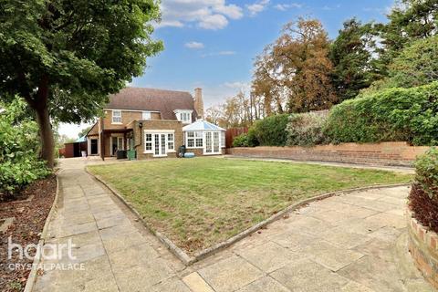 Dickenswood Close, London 4 bed detached house for sale