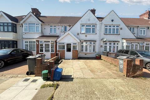 Burnham Gardens, HOUNSLOW TW4 3 bed terraced house for sale