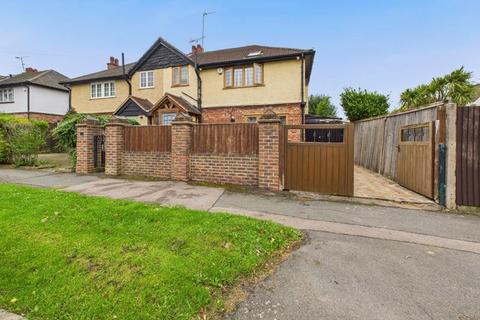 BIRCH AVENUE, CATERHAM ON THE HILL 3 bed semi