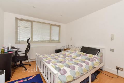 Westway, Caterham, Surrey 1 bed apartment for sale