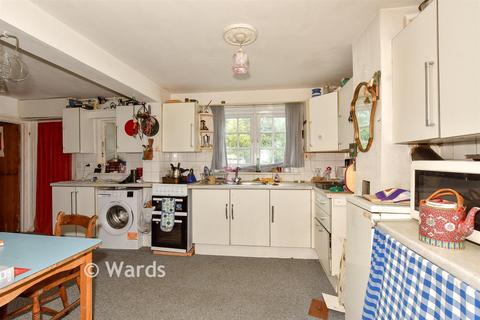 Bysing Wood Road, Faversham, Kent 4 bed semi
