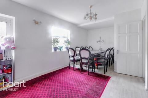 Barn Hill Estate 6 bed semi