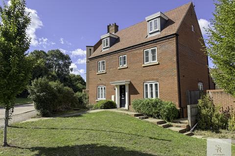 Shearwater Road, Hemel Hempstead HP3 5 bed detached house for sale