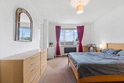 Nightingale Lane, SW12 2 bed flat for sale