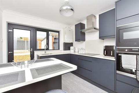 Freemans Close, Seasalter... 2 bed semi