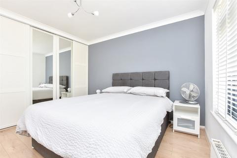 Freemans Close, Whitstable CT5 2 bed semi