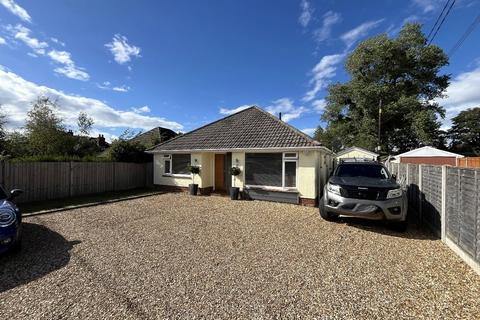 Meadow Road, Ringwood, Hampshire, BH24 3 bed bungalow for sale