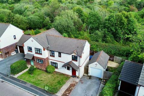 Nightingale Close, Torquay TQ2 3 bed semi