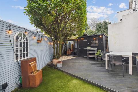 Liverpool Road, London 2 bed flat for sale