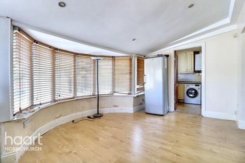 Ardleigh Close, Hornchurch 3 bed detached bungalow for sale