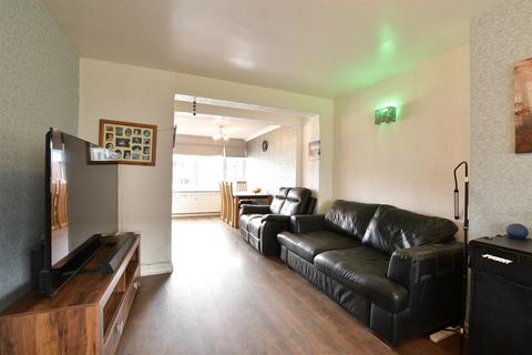 Rosebank Avenue, Hornchurch, Essex 3 bed semi