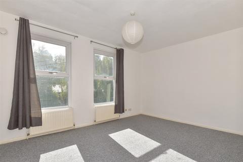Richmond Road, Gillingham ME7 2 bed ground floor flat for sale