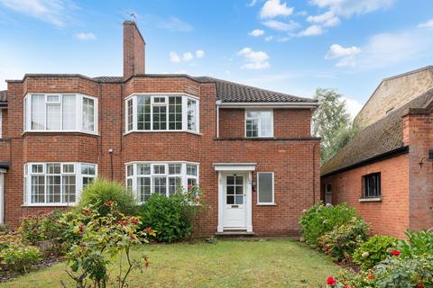 Lovelace Gardens, Surbiton KT6 3 bed flat for sale