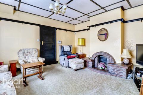 Upminster RM14 2 bed semi