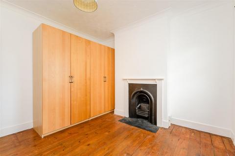 Vale Road, Northfleet, Gravesend, Kent 3 bed terraced house for sale
