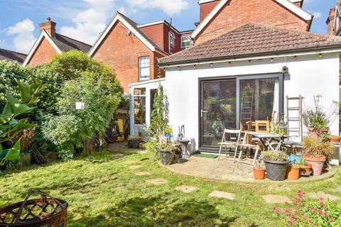 Wilbury Villas, Hove, East Sussex 2 bed ground floor flat for sale