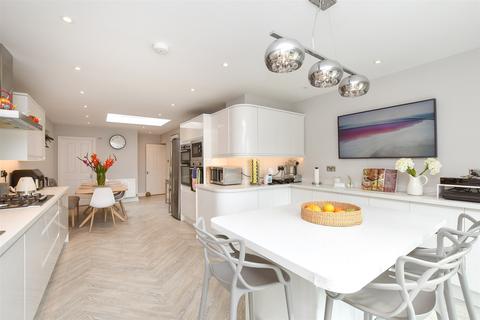 Hallsland Way, Oxted, Surrey 4 bed detached house for sale
