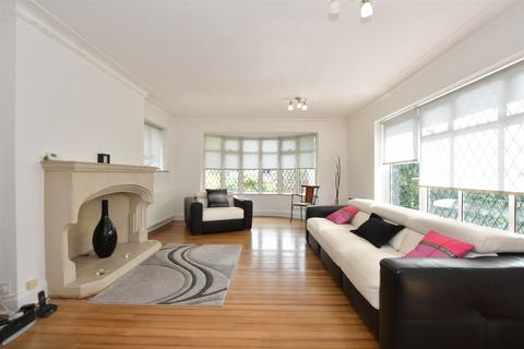 Fernside, Buckhurst Hill IG9 2 bed detached bungalow for sale